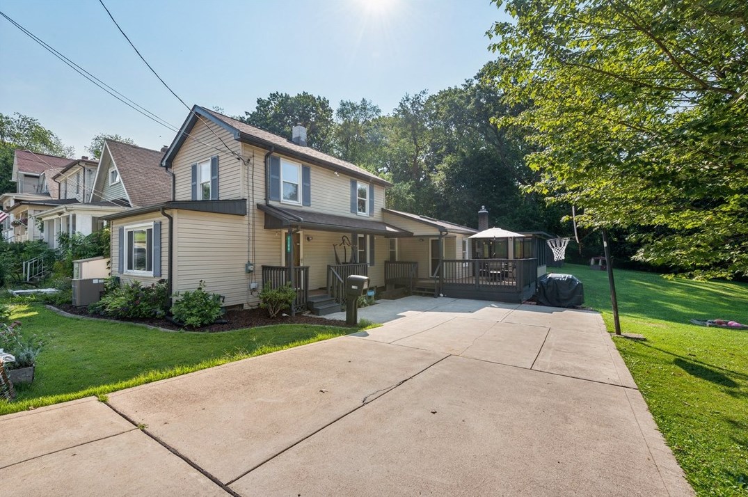 1106 Arlington Ave, Jeannette, PA 15644