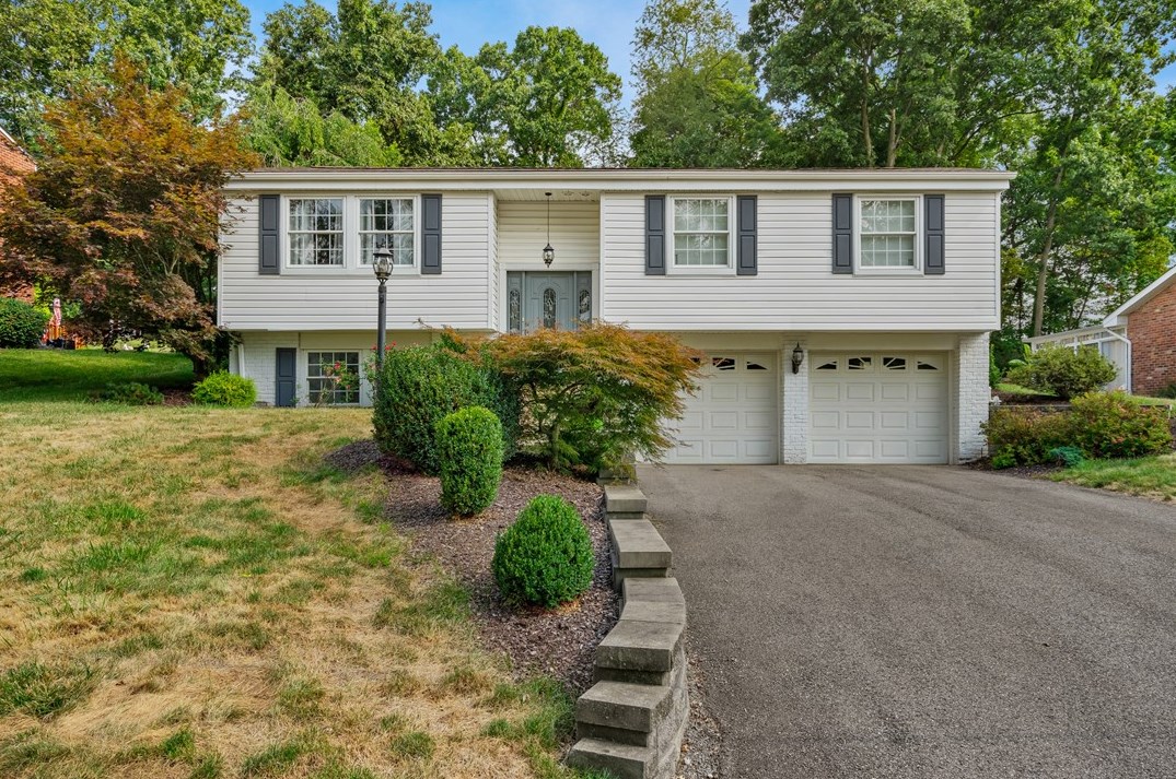 106 Wessex Hills Dr, Moon Twp, PA 15108