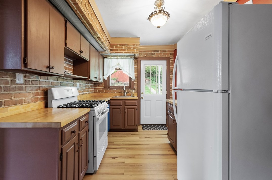 1340 Arkansas Ave, Pittsburgh PA  15216-2606 exterior