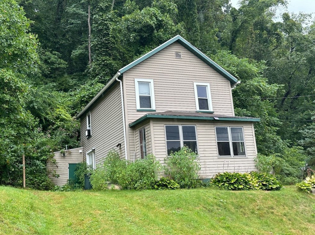 109 Buffalo St, Franklin, PA 16323