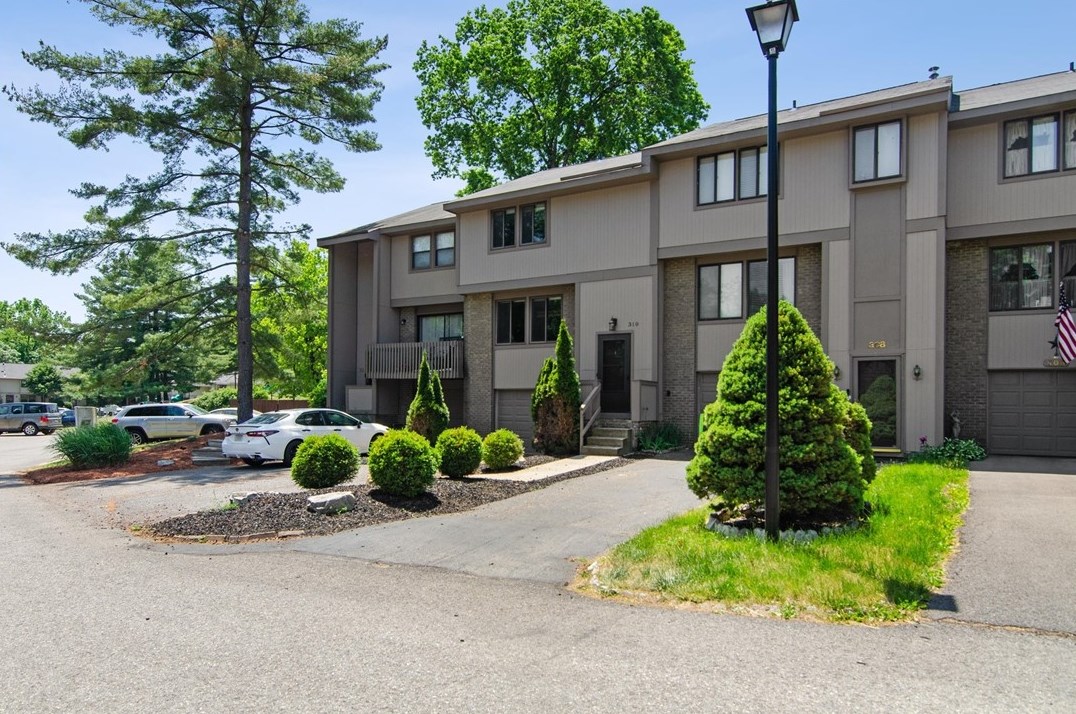 310 Ridge Point Cir, Bridgeville, PA 15017-1509