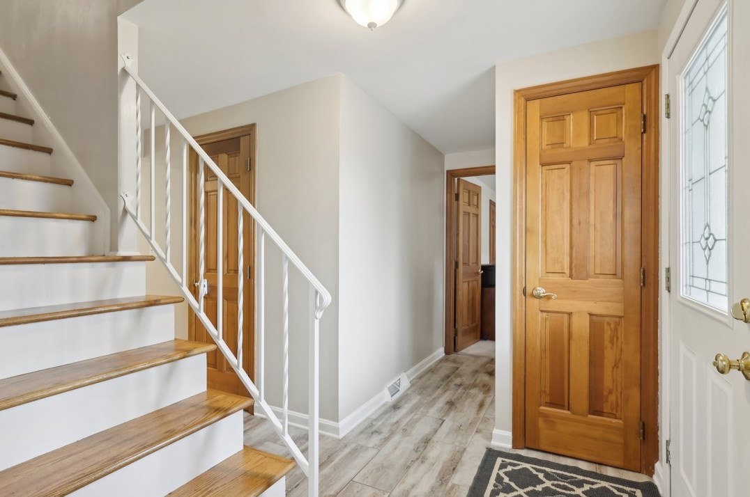 121 Westbury Dr, Moon Twp, PA 15108-1024