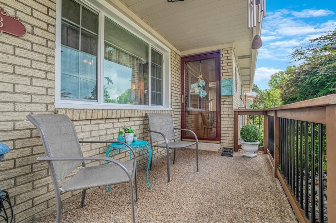 1143 Edward Dr, Pittsburgh, PA 15227