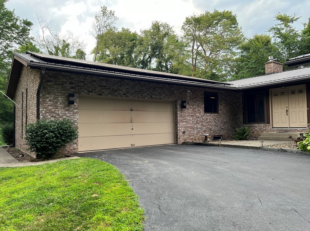 3383 Nesbit St, New Castle, PA 16102