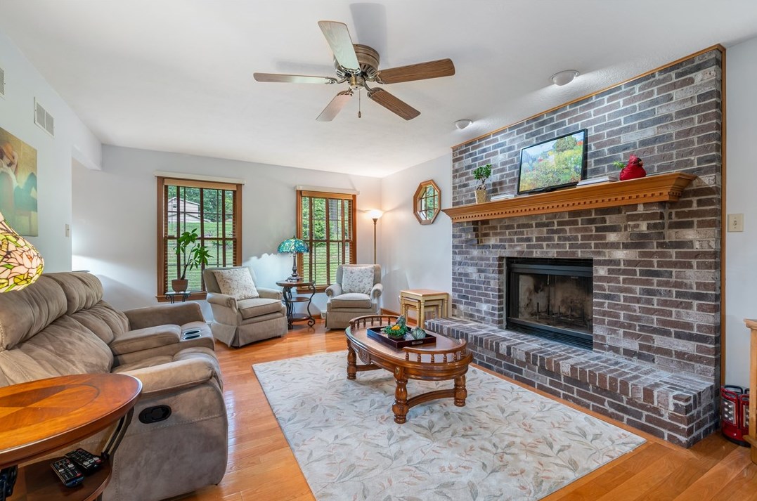 75 Grace Dr, Pittsburgh, PA 15237