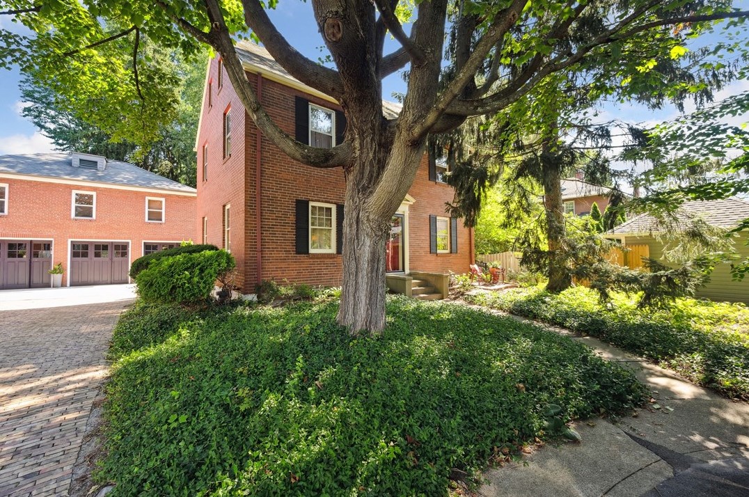 1207 Colonial Pl, Sewickley, PA 15143