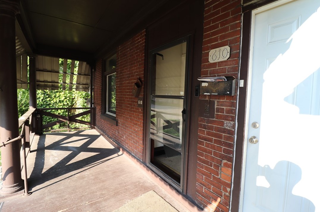 610 Center St, Pittsburgh, PA 15221-2902