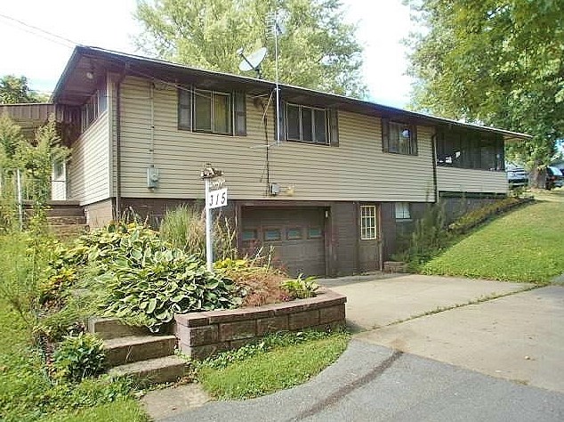 315 Moore Rd South, Washington, PA 15301