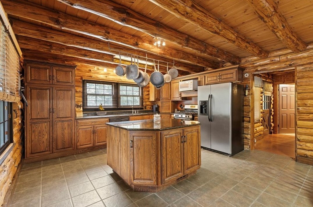266 Glade Mills Rd, Valencia, PA 16059