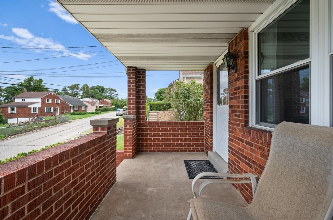 613 Pennview Dr, Pittsburgh, PA 15235
