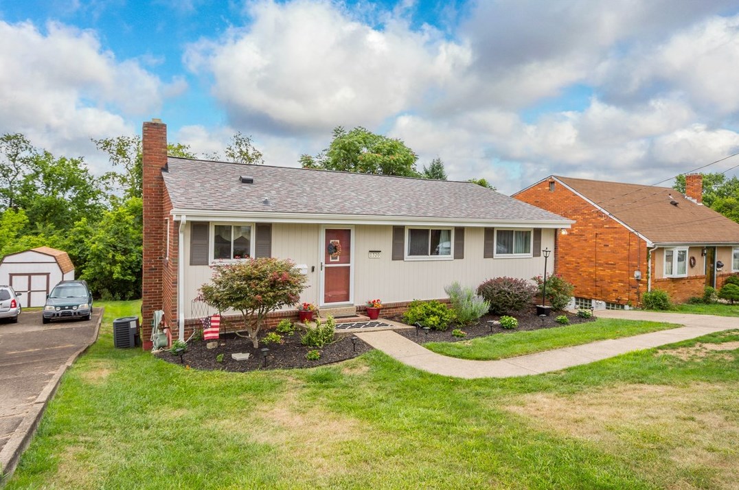 1320 Raven Dr, Pittsburgh, PA 15243