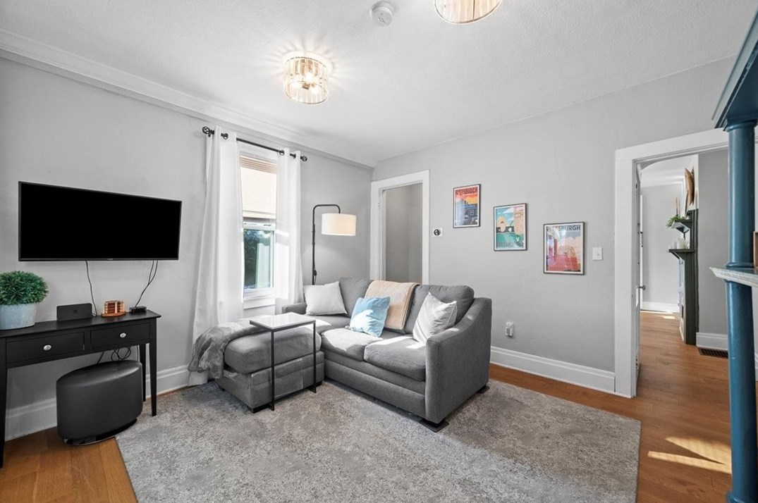 5824 Bryant St, Pittsburgh PA  15206-1604 exterior