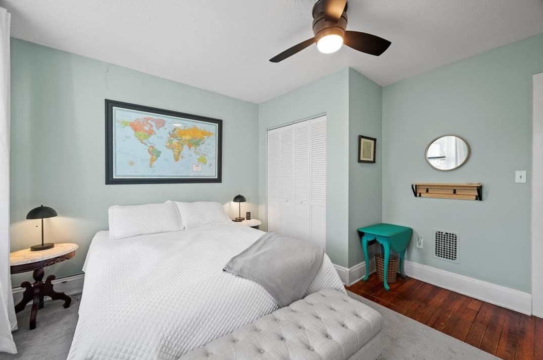 5824 Bryant St, Pittsburgh PA  15206-1604 exterior