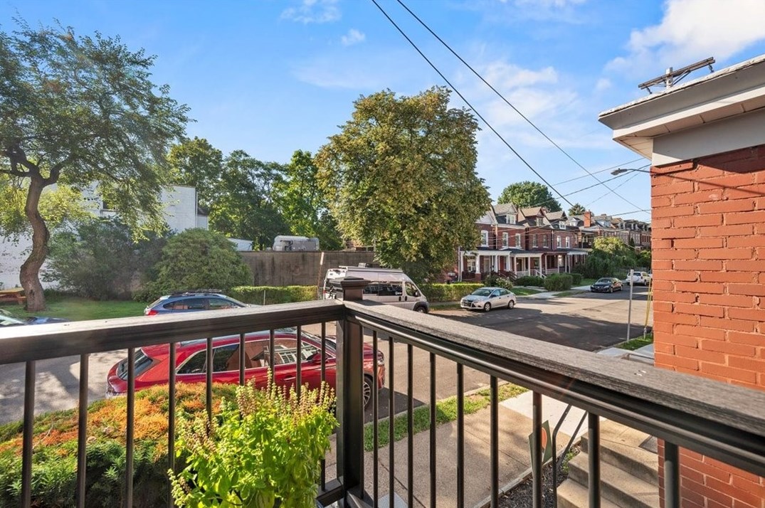 5824 Bryant St, Pittsburgh PA  15206-1604 exterior