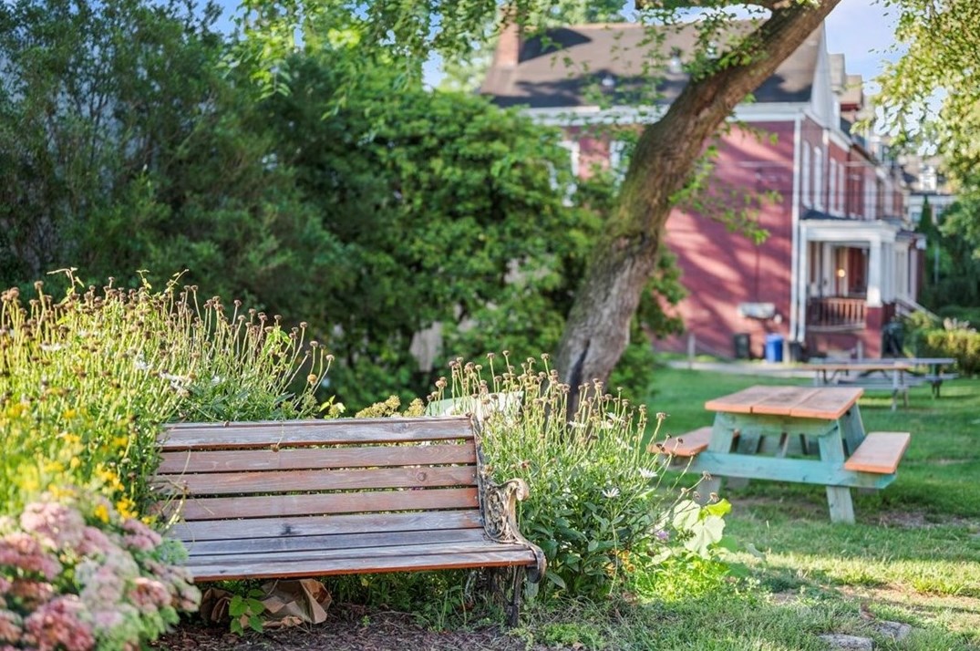 5824 Bryant St, Pittsburgh PA  15206-1604 exterior