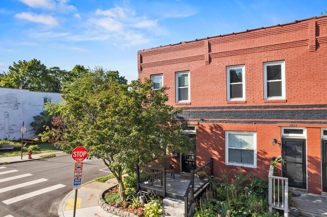 5824 Bryant St, Pittsburgh PA  15206-1604 exterior