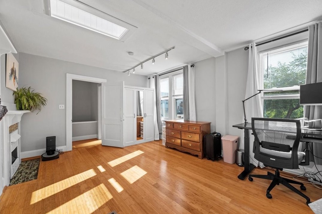 5824 Bryant St, Pittsburgh PA  15206-1604 exterior