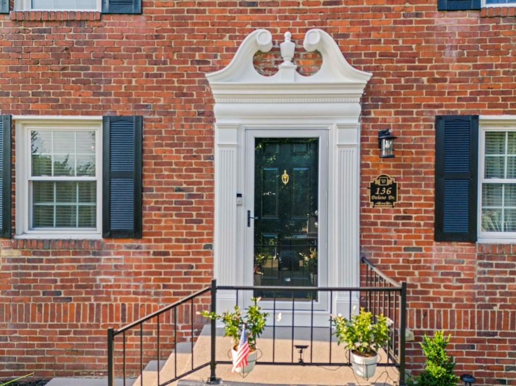 136 Delano Dr, Pittsburgh, PA 15236
