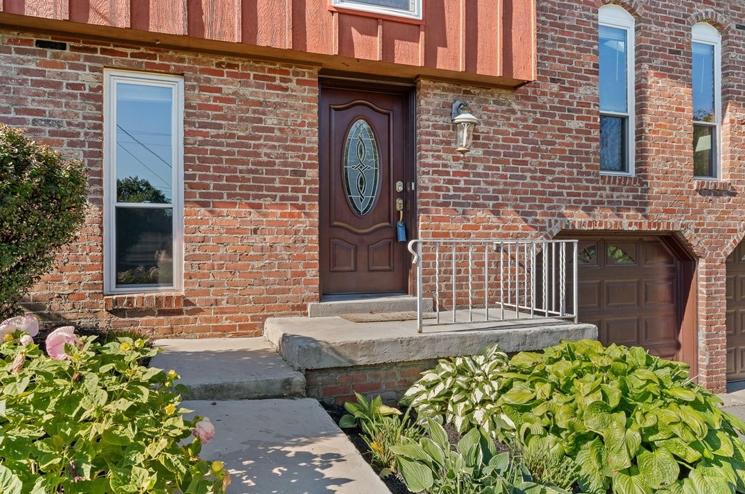 444 Sharon Rd, Moon Twp, PA 15108