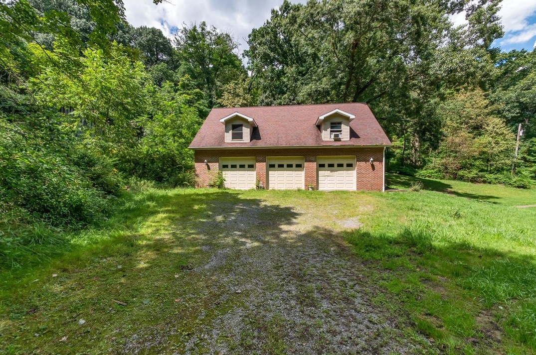 263 Evans Rd, Zelienople, PA 16063