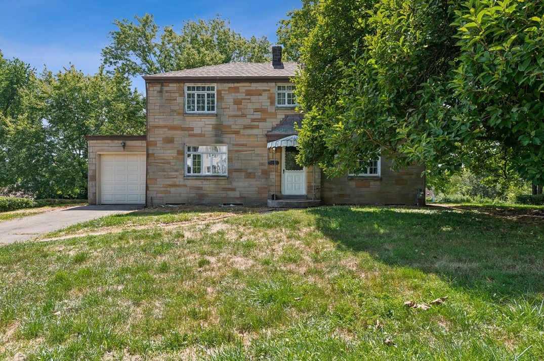 5240 Scenery Dr, Pittsburgh, PA 15236