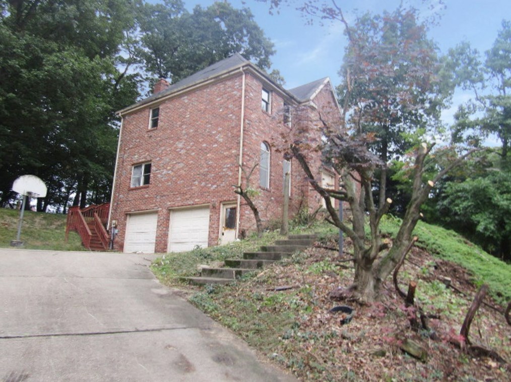 10149 Woodbury Dr, Wexford, PA 15090