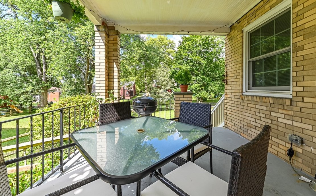 2705 Herron Ln, Glenshaw, PA 15116