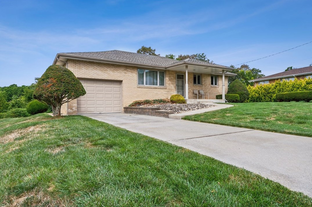 2480 Lynnrose Dr, North Huntingdon, PA 15642