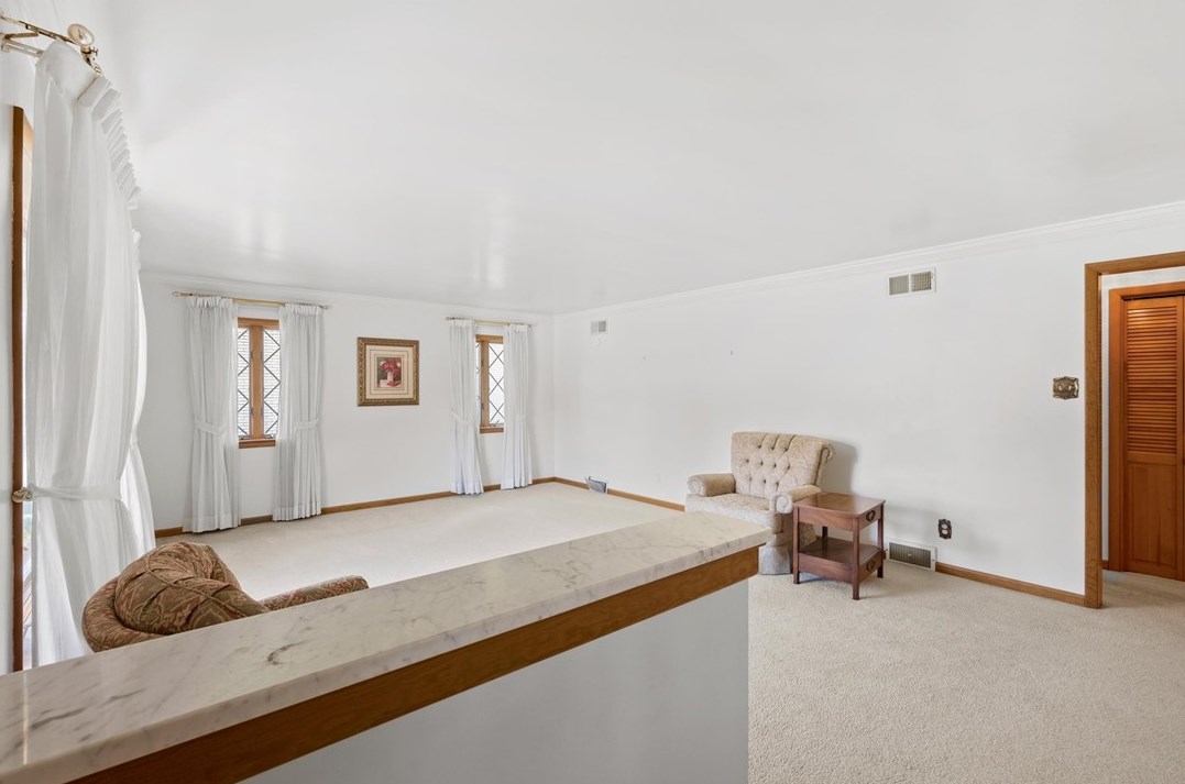 653 8th St, Oakmont, PA 15139