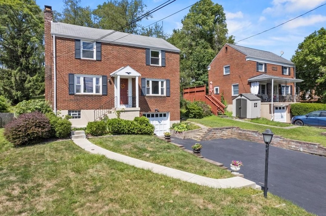 2318 Lambeth Dr, Pittsburgh, PA 15241