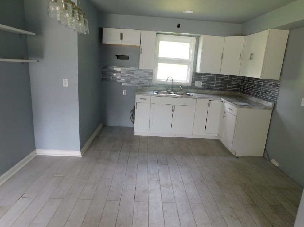 1003 Carroll Ln, Hermitage, PA 16148