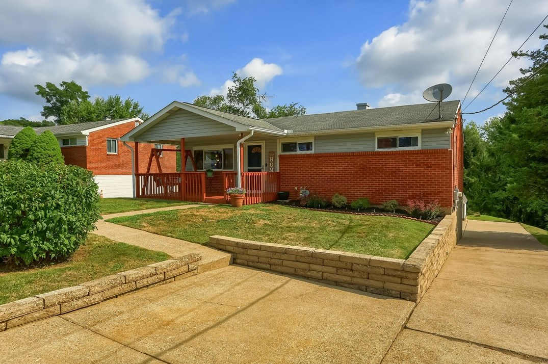 227 Burch Dr, Moon Twp, PA 15108