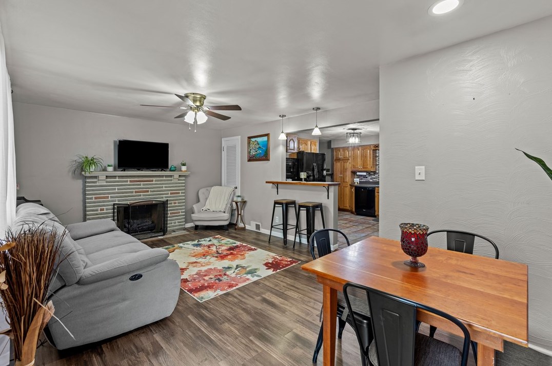 1586 Fairmont Dr, New Kensington, PA 15068