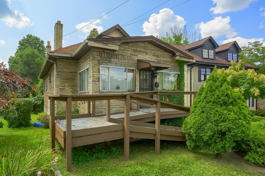 1115 Cochran Rd, Pittsburgh, PA 15243