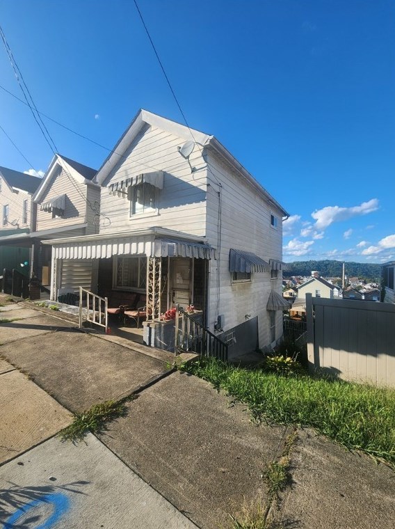 314 Lowell St, Vandergrift PA  15690-1550 exterior