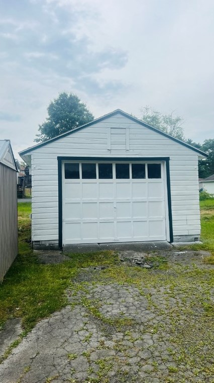 1705 Roemer Blvd, Hermitage, PA 16121