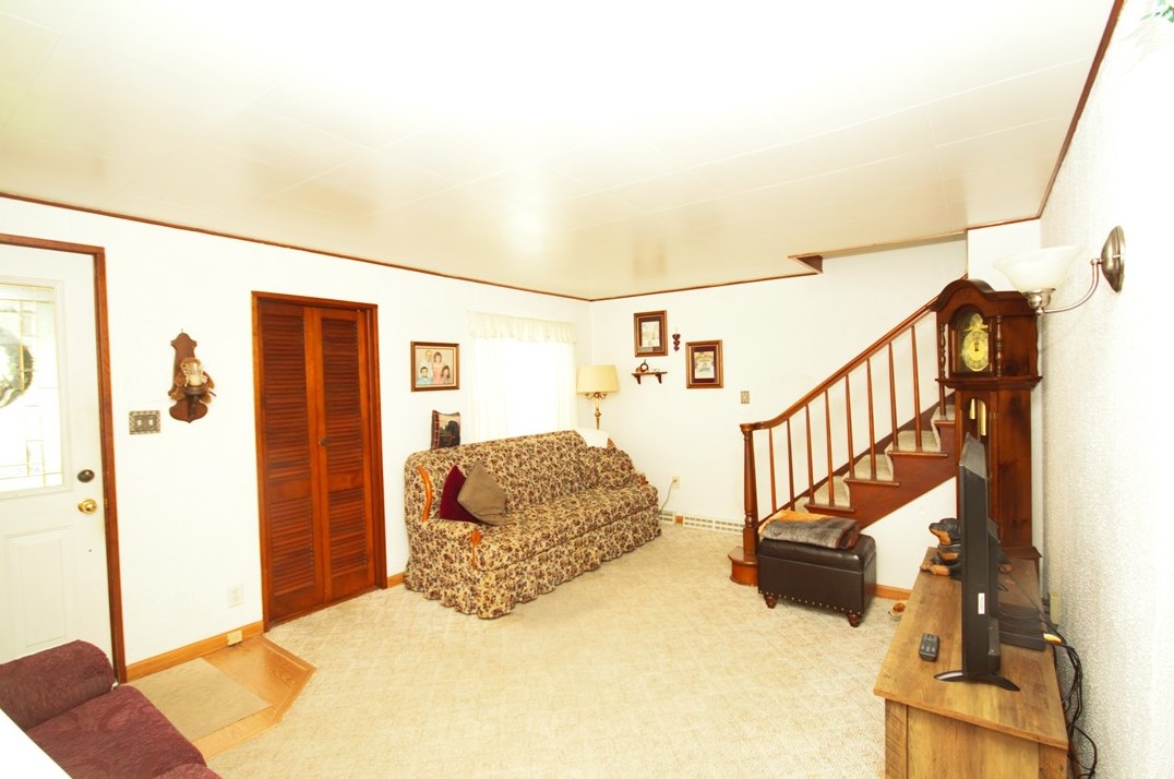 1124 9th Ave, Brackenridge, PA 15014-1329
