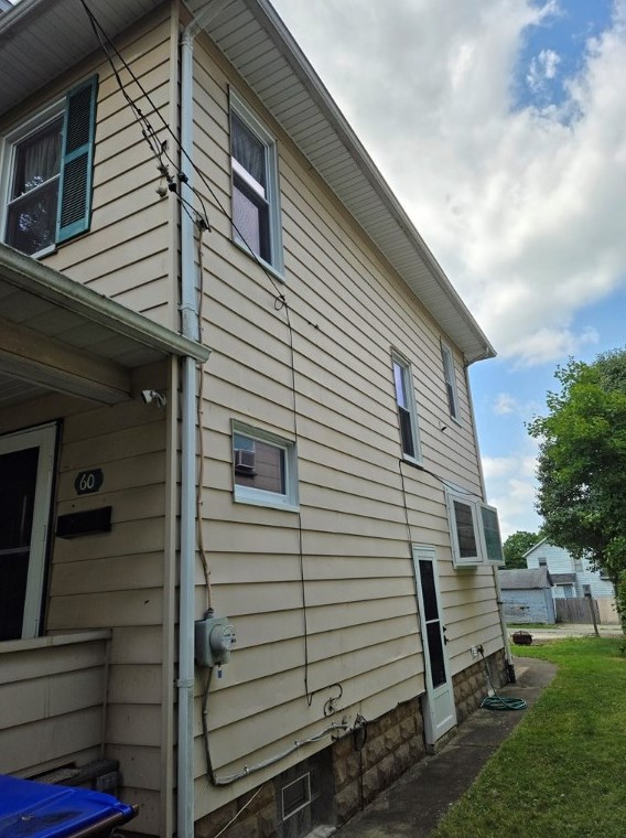 60 Flowers Ave, Hermitage, PA 16146