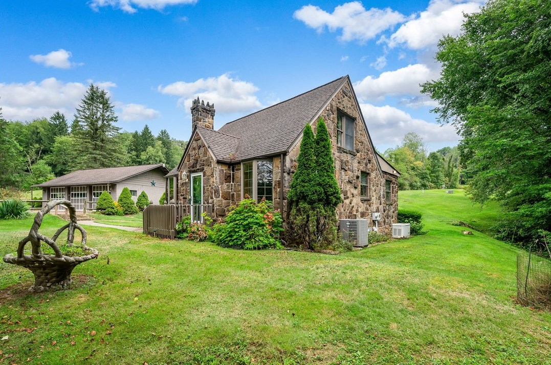 866 Stickle Rd, Portersville, PA 16051