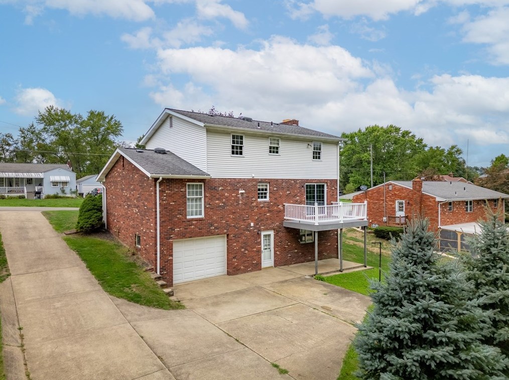 430 Hillview Dr, New Kensington, PA 15068