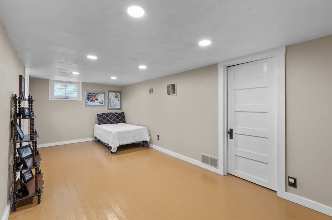 1323 State Ave, Moon Twp PA 15108-2017 exterior