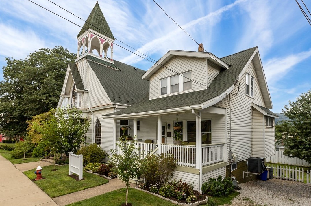 1323 State Ave, Moon Twp, PA 15108-2073