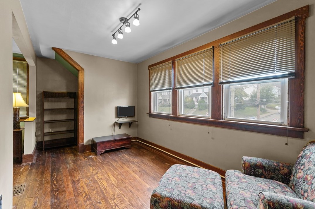 1323 State Ave, Moon Twp PA 15108-2017 exterior