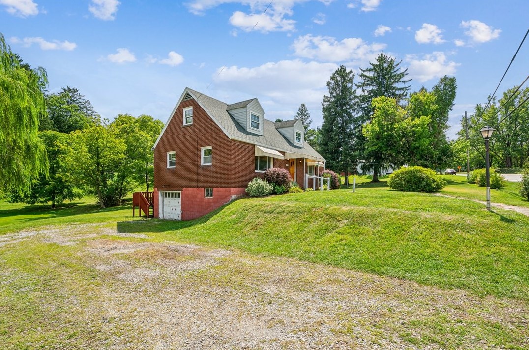 1780 Arona Rd, North Huntingdon, PA 15642
