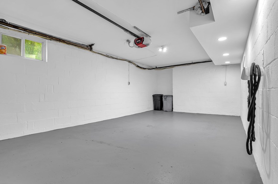 912 Country Clb Dr, Pittsburgh PA 15228-2625 exterior