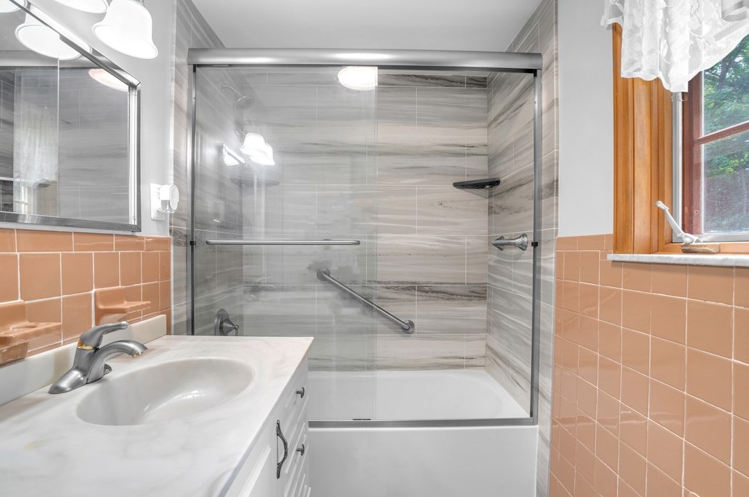 912 Country Clb Dr, Pittsburgh PA 15228-2625 exterior