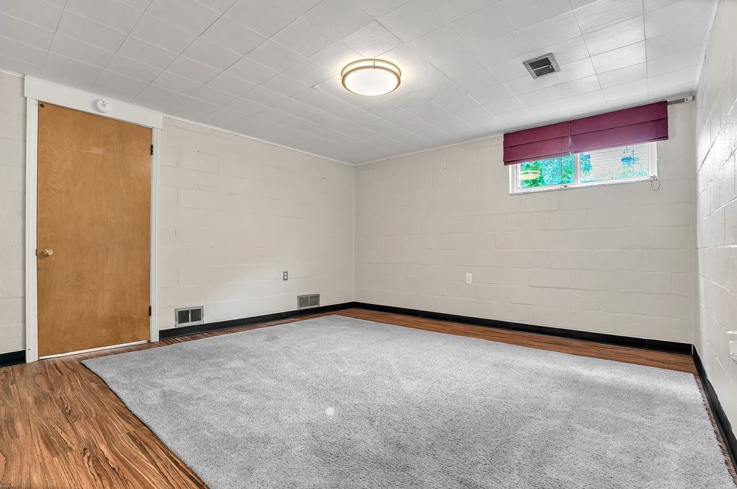 912 Country Clb Dr, Pittsburgh PA 15228-2625 exterior