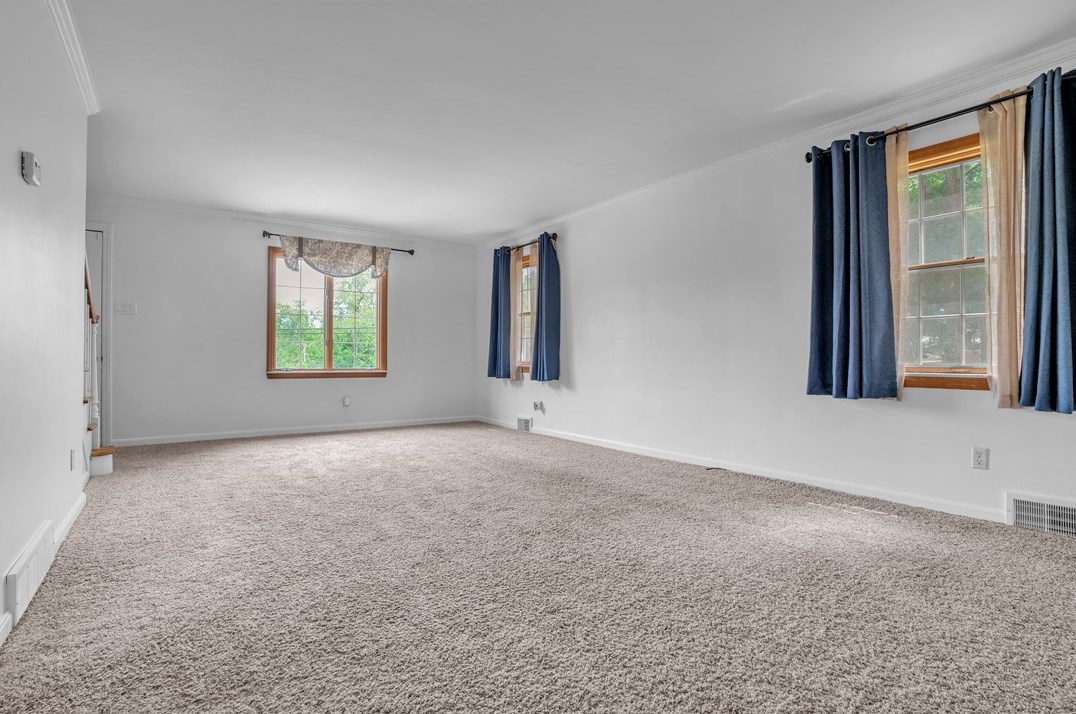 912 Country Clb Dr, Pittsburgh PA 15228-2625 exterior