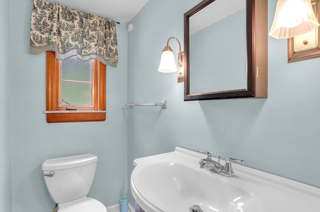 912 Country Clb Dr, Pittsburgh PA 15228-2625 exterior