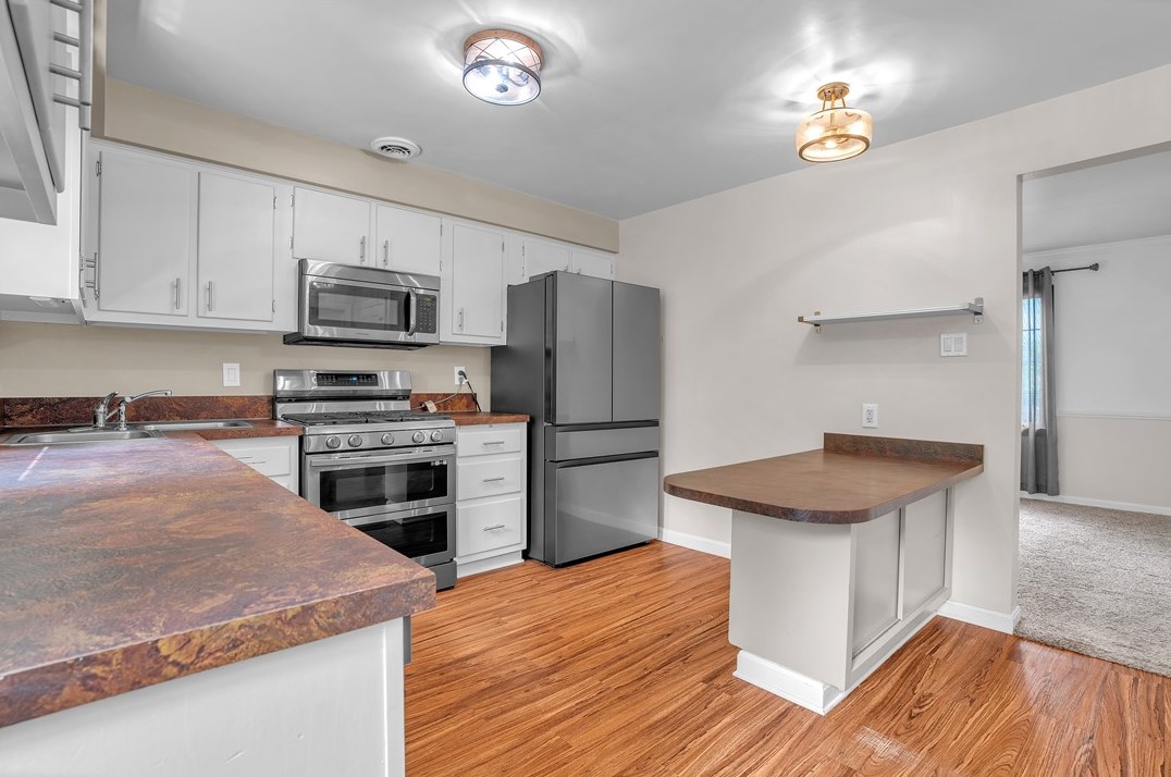 912 Country Clb Dr, Pittsburgh PA 15228-2625 exterior